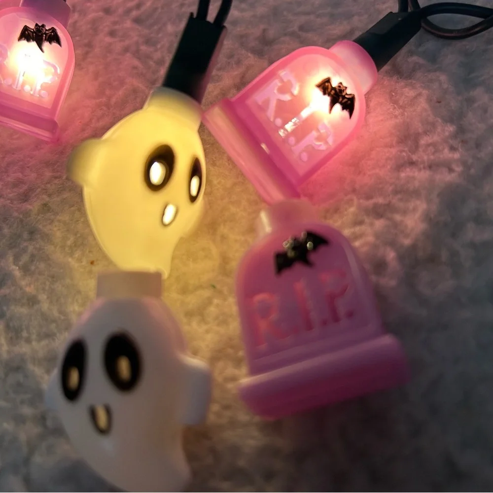 Vintage 2002 Halloween mini light covers 20 ghost & 20 tombs 1 string lite 5ft